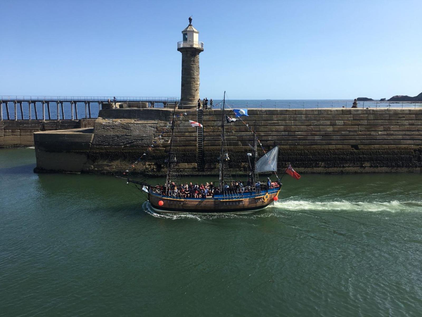 Harbour Penthouse Whitby Apartment Bagian luar foto